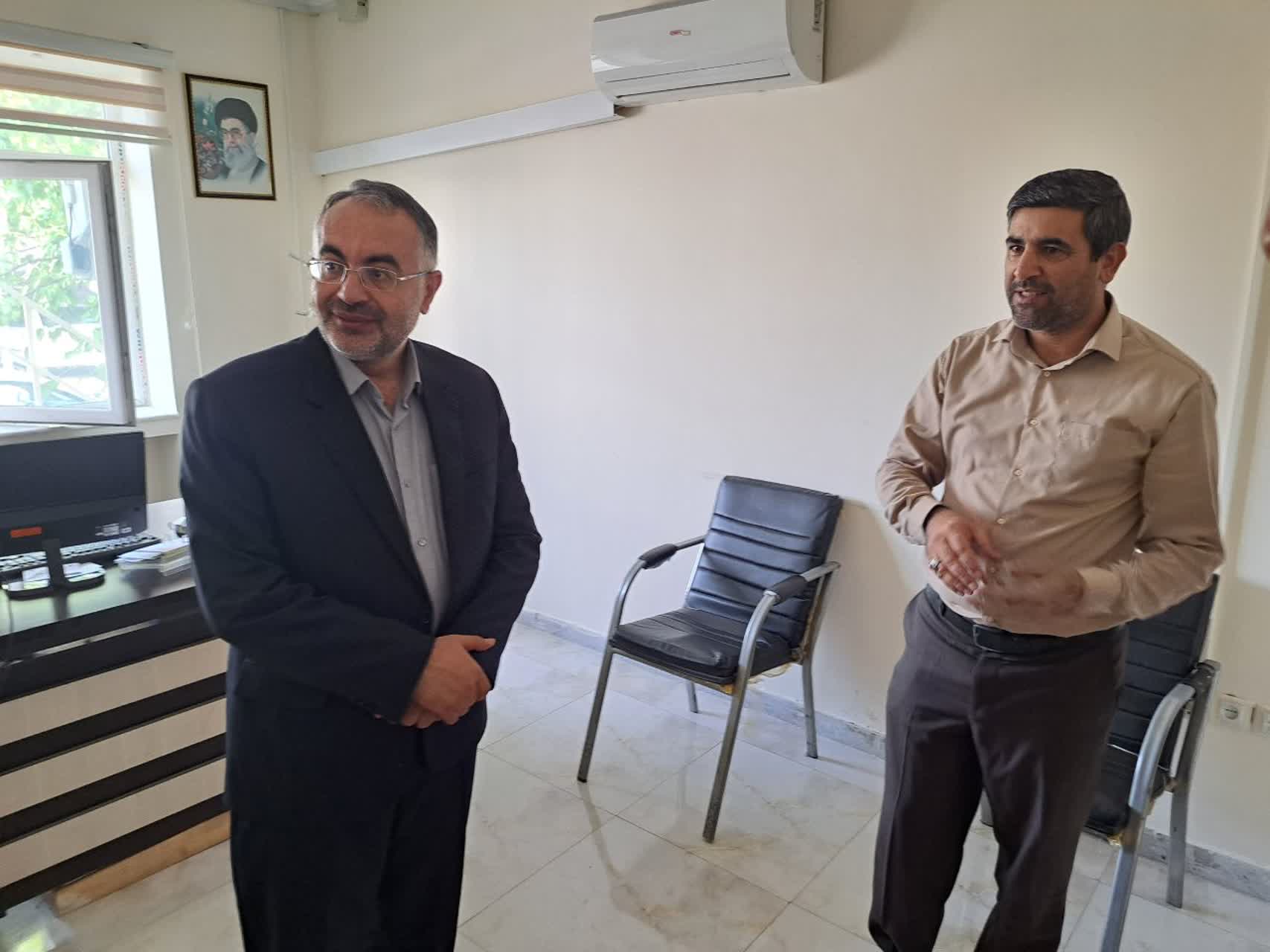 بازدید معاون سیاسی و اجتماعی استاندار آذربایجان‌غربی از واحدهای فرمانداری پلدشت / تأکید بر تکریم ارباب‌رجوع و تقویت روحیه خدمت‌رسانی