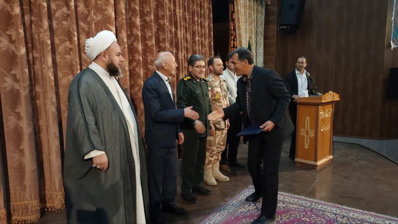 دستگاه های اجرایی همکاری های لازم با شوراهای اسلامی شهر و روستا جهت سرعیت بخشیدن به روند توسعه شهرستان انجام دهند