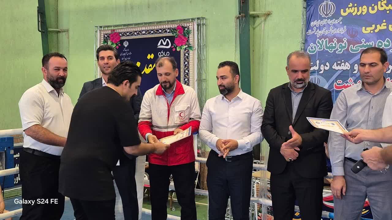 اهدا جوایز برگزیدگان مسابقات استانی بوکس نونهالان آذربایجان غربی در پلدشت