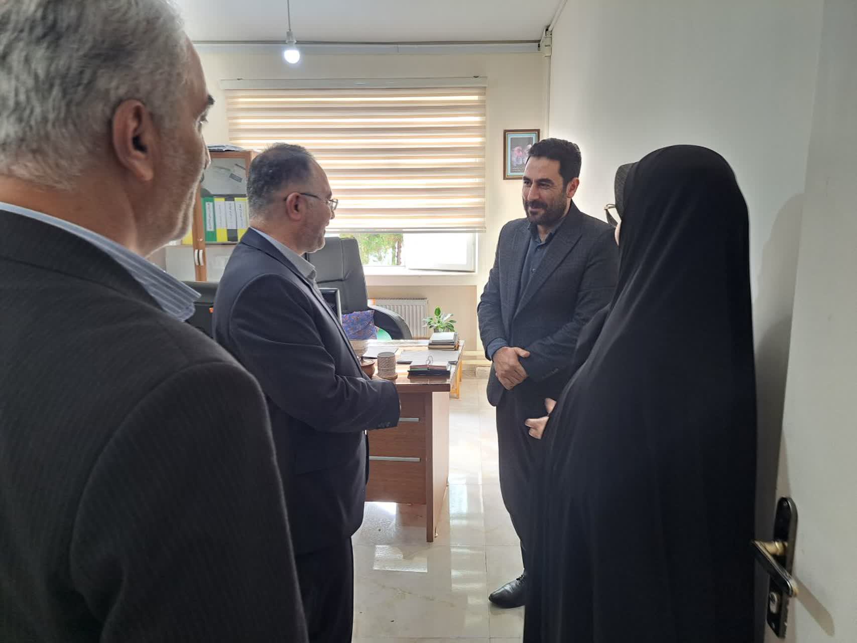 بازدید معاون سیاسی و اجتماعی استاندار آذربایجان‌غربی از واحدهای فرمانداری پلدشت / تأکید بر تکریم ارباب‌رجوع و تقویت روحیه خدمت‌رسانی