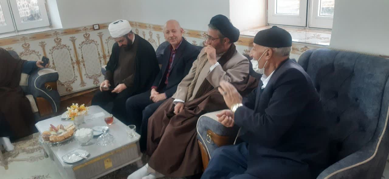 عیادت فرماندار شهرستان پلدشت از ماموستای روستای ساری سو