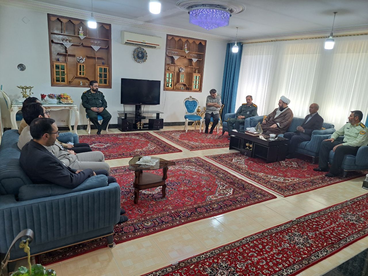 دیدار رئیس واعضای شورای تامین شهرستان پلدشت با آزادگان شهرستان