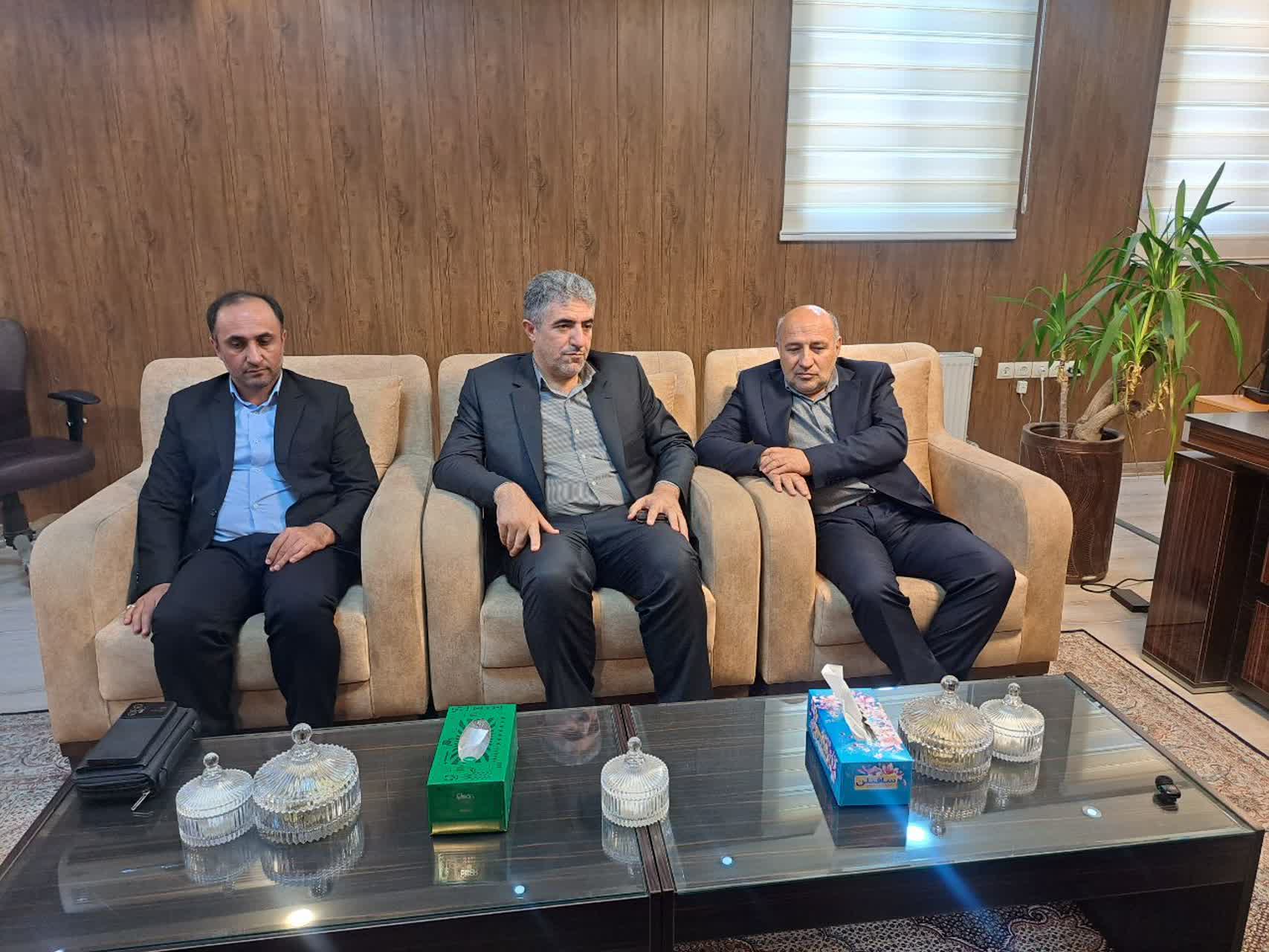 تداوم همکاری‌ها برای تکمیل پروژه‌های آموزشی و تجهیز مدارس با مشارکت سازمان منطقه آزاد ماکو