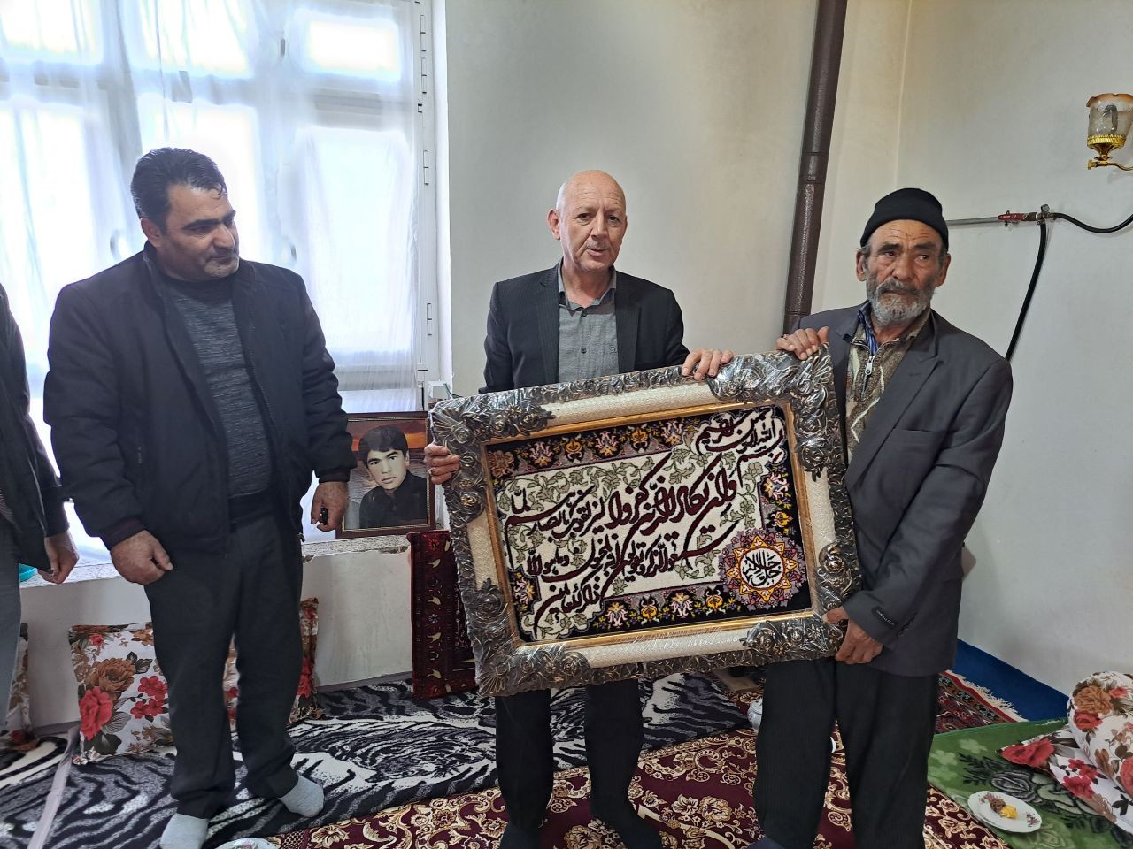 دیدار فرماندار شهرستان پلدشت با پدران شهداء