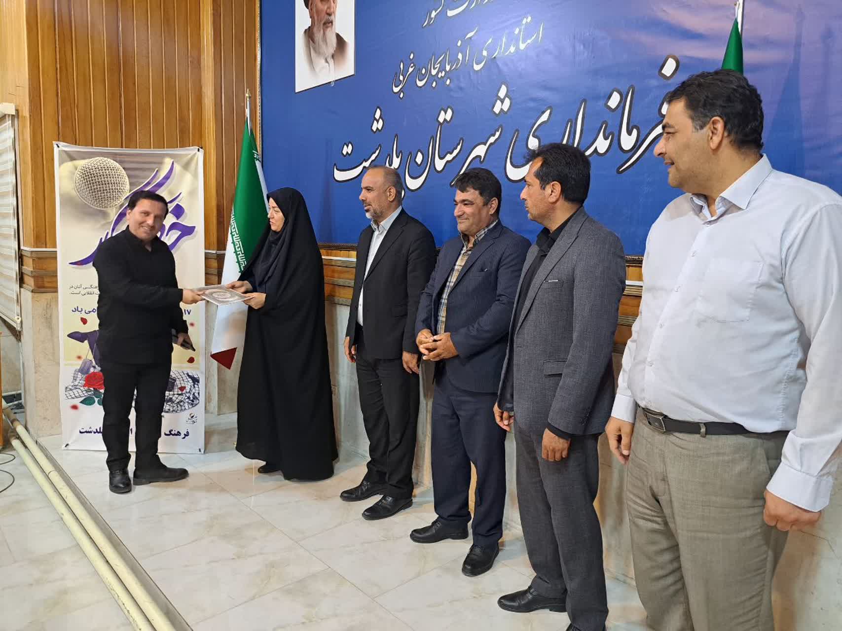 نشست صمیمی فرماندار پلدشت با خبرنگاران و فعالان رسانه ای به مناسبت روز خبرنگار