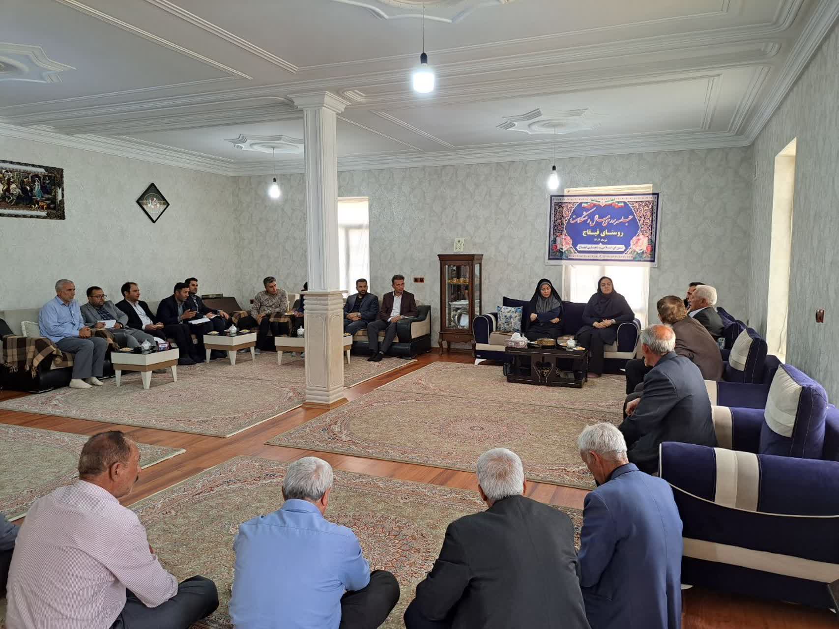 بررسی مشکلات روستای قیقاج با حضور فرماندار پلدشت