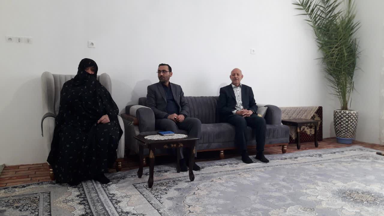 دیدار فرماندار پلدشت با خانواده معظم شهداء