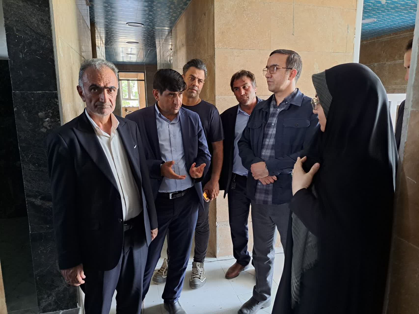 بازدید میدانی مسئولان از استخر پلدشت و بررسی مشکلات آن