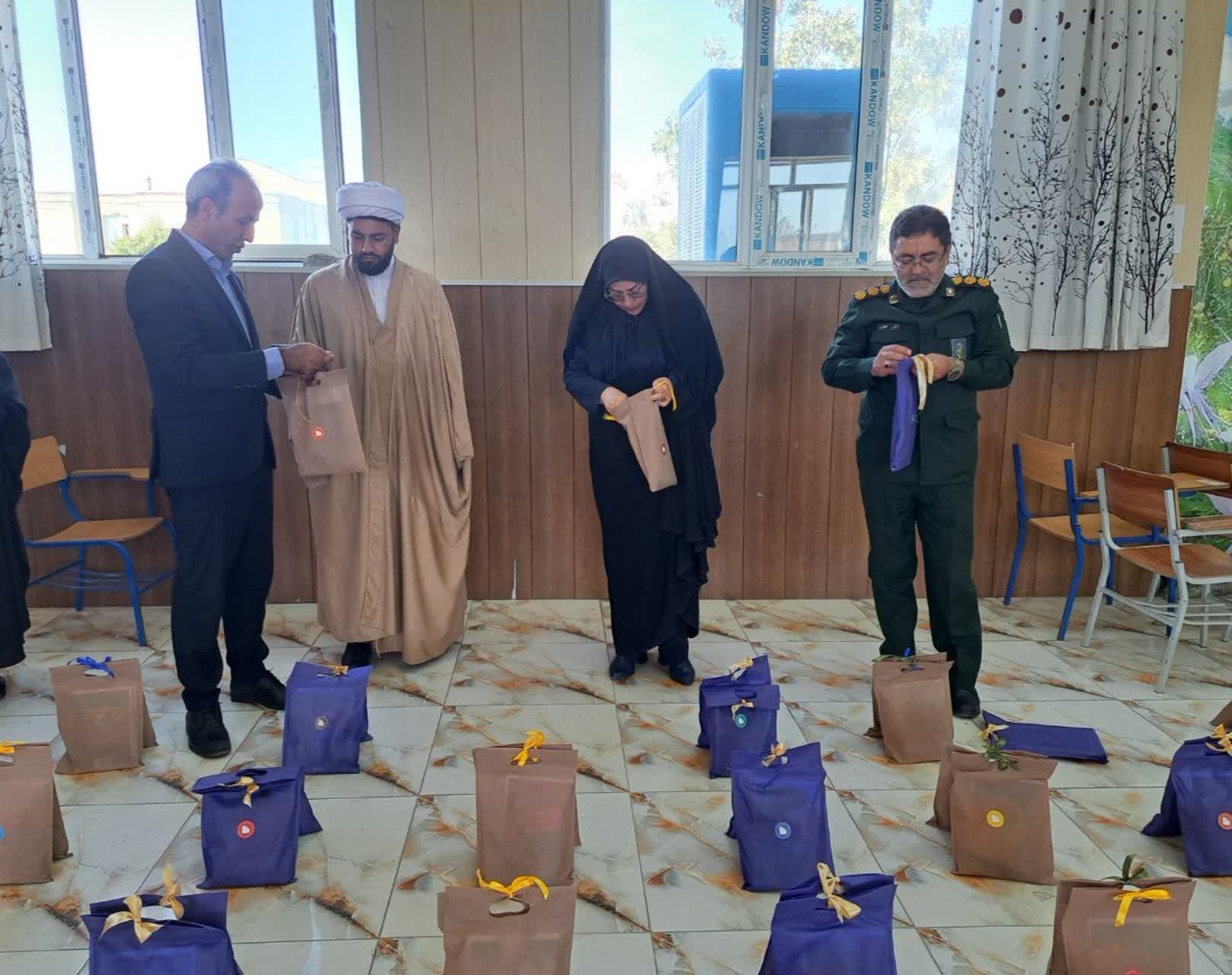 آغاز سال تحصیلی در پلدشت با عطر همدلی؛ 400 بسته آموزشی میان دانش‌آموزان نیازمند توزیع شد