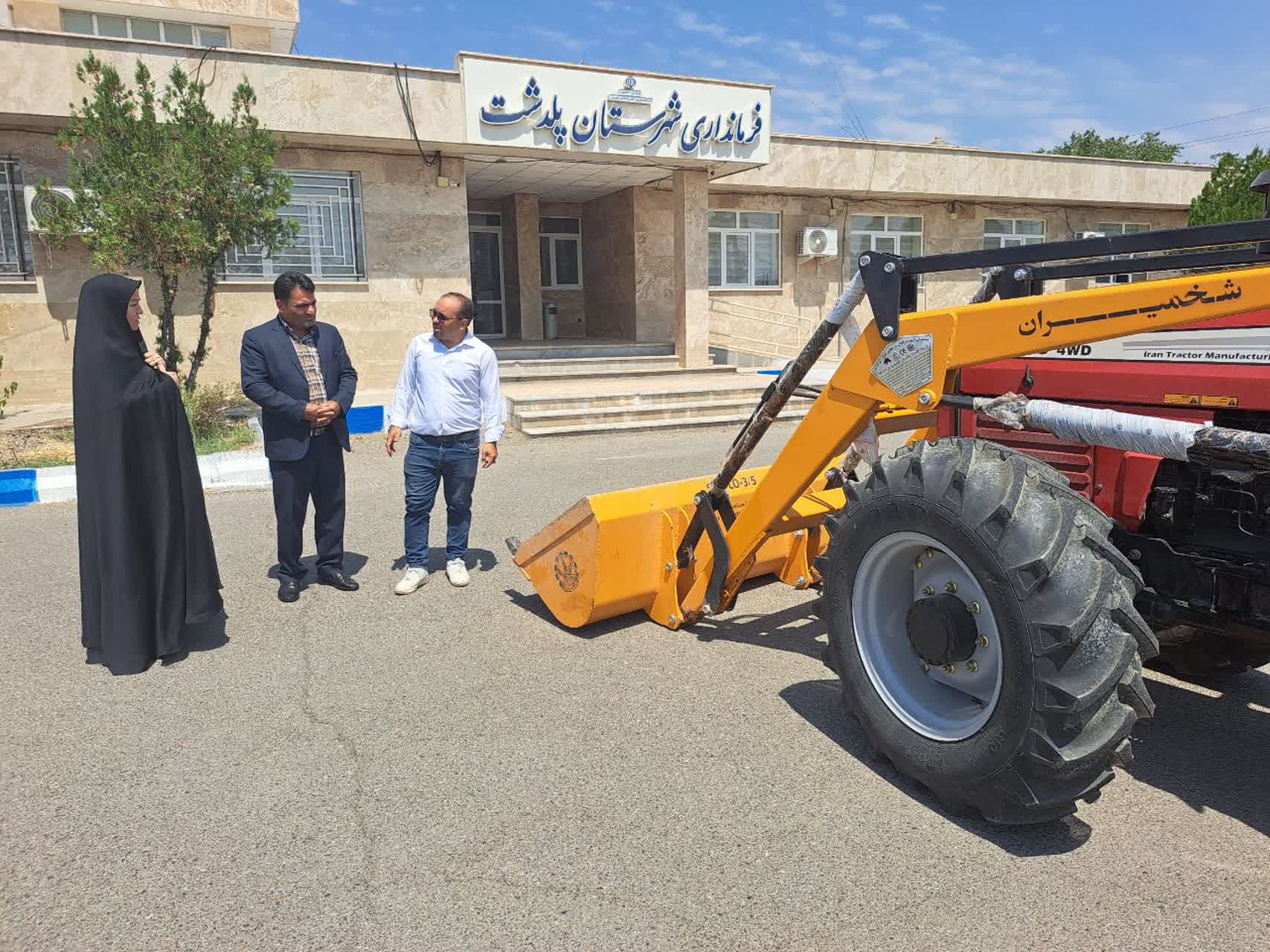 تحویل تراکتور 399 به دهیاری روستای بیک جان در پلدشت
