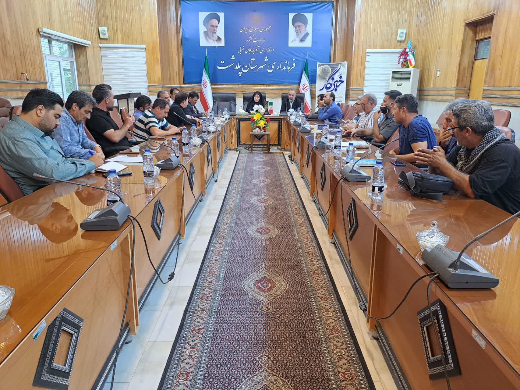 نشست صمیمی فرماندار پلدشت با خبرنگاران و فعالان رسانه ای به مناسبت روز خبرنگار