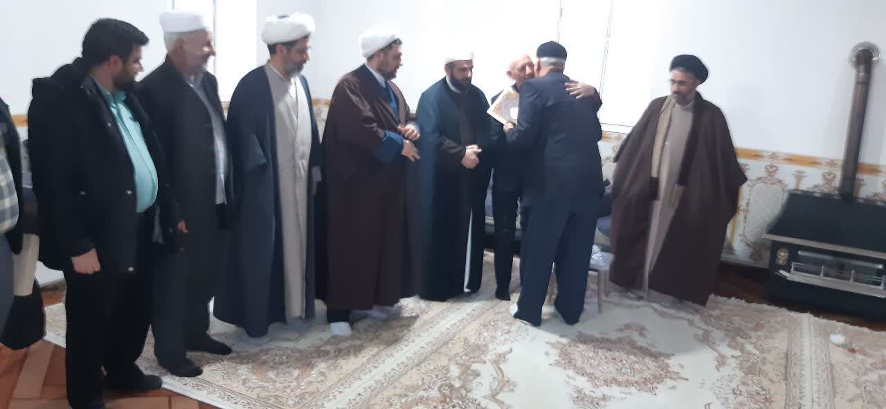 عیادت فرماندار شهرستان پلدشت از ماموستای روستای ساری سو