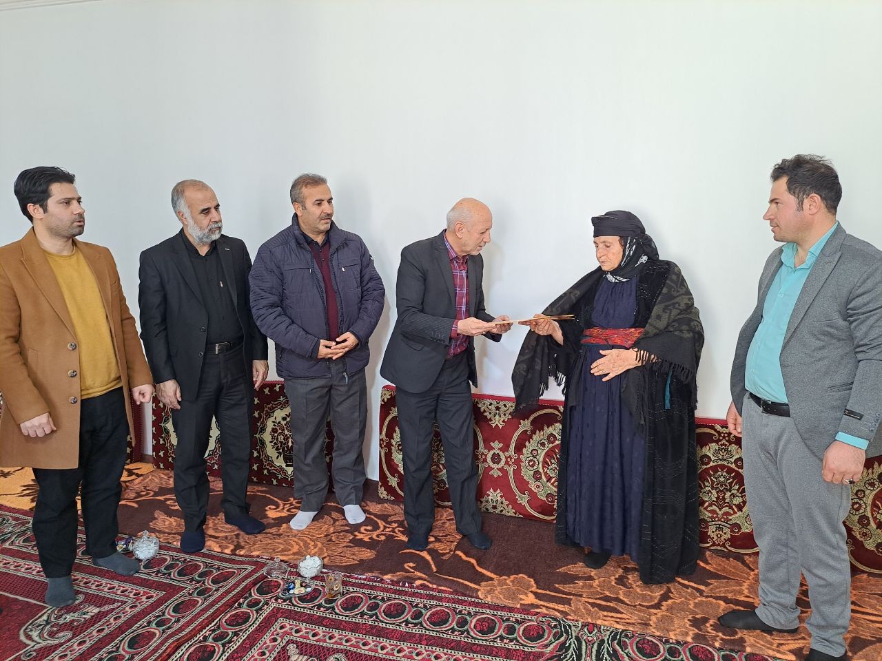 دیدار فرماندار شهرستان پلدشت با مادران شهداء