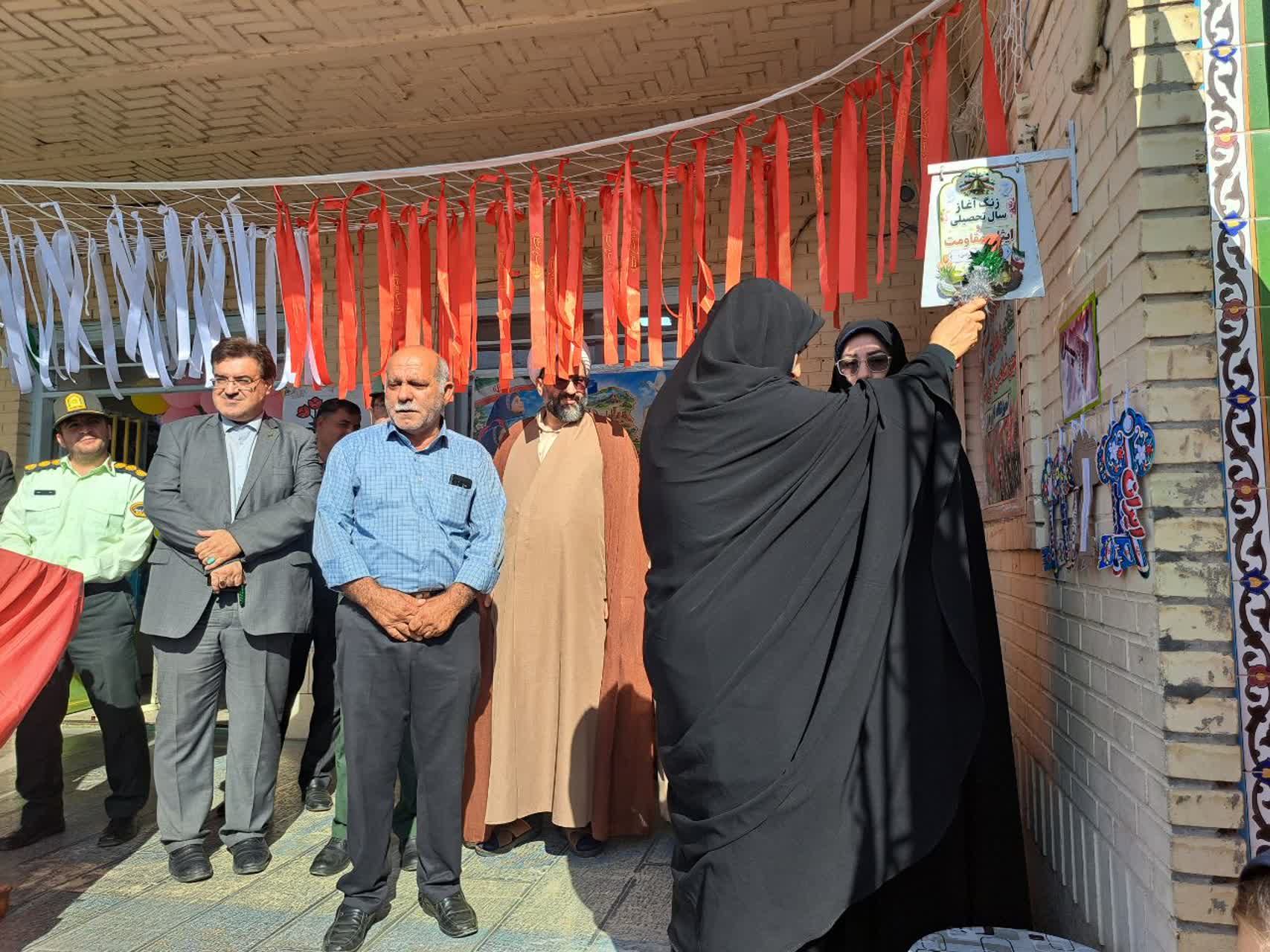 نواختن زنگ مهر و مقاومت در مدارس پلدشت؛ پیوند شکوه دانش و عظمت دفاع مقدس