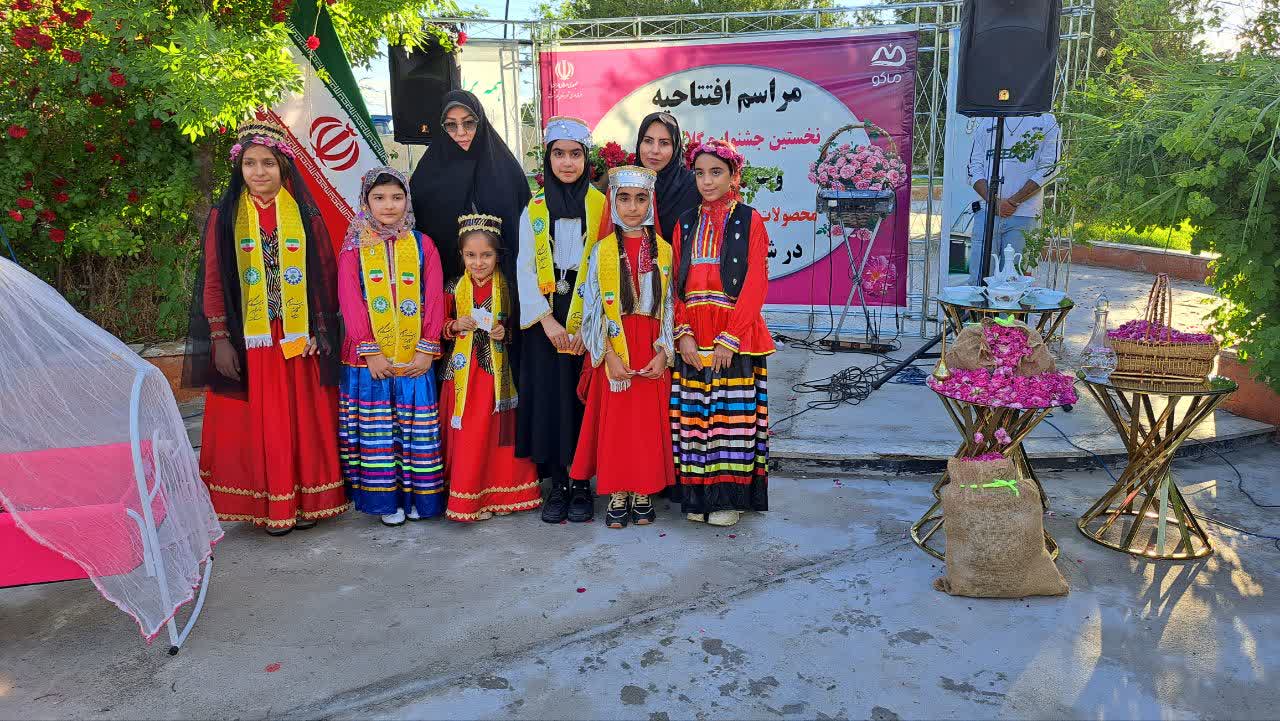 هدف از برگزاری این نمایشگاه ایجاد نشاط اجتماعی و حمایت از فعالان حوزه مشاغل خرد و خانگی است
