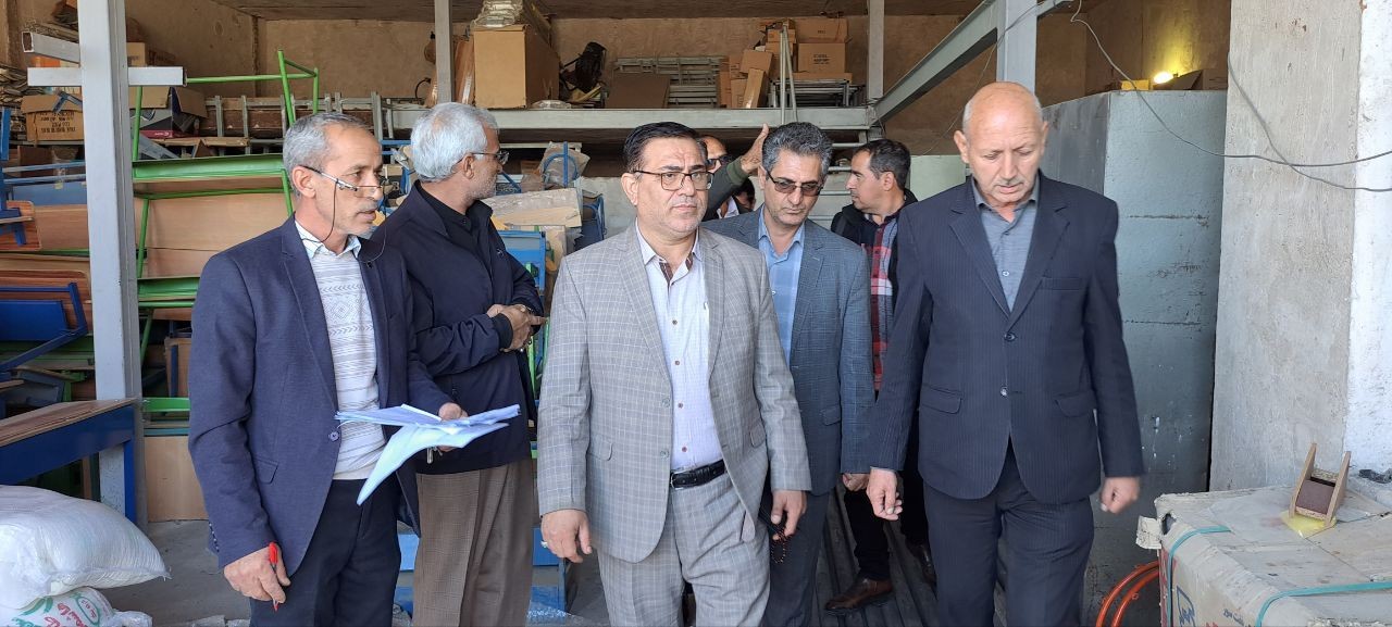 توزیع تجهیزات آموزشی در مدارس شهرستان پلدشت