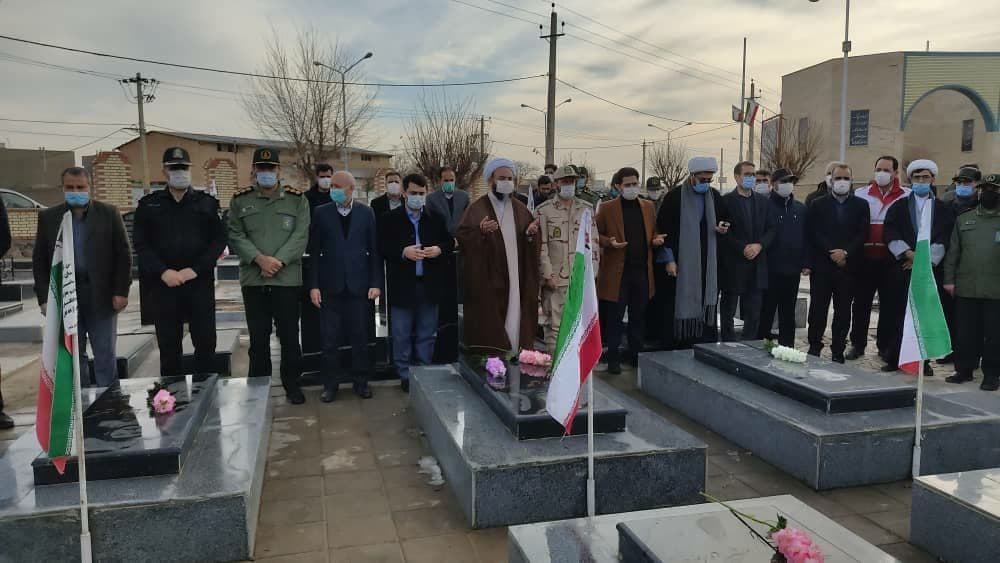 غبارروبی و گل افشانی گلزار شهدای پلدشت( میهمانی لاله ها)