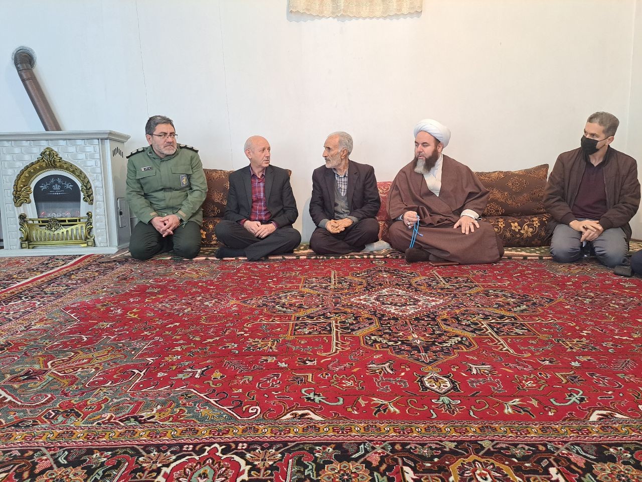 دیدار فرماندار شهرستان پلدشت با خانواده معزز شهید محسن قوردویی میلان