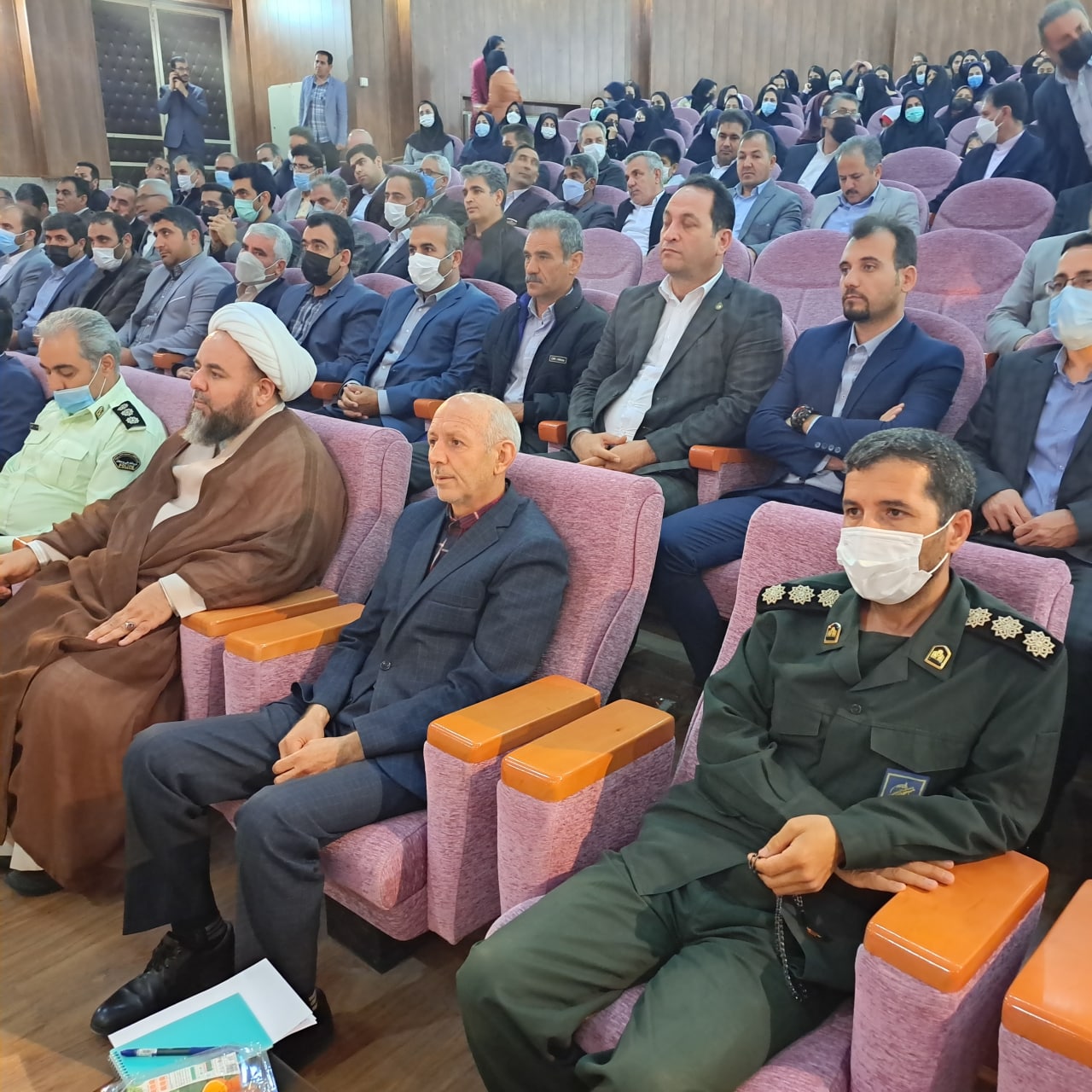 آموزش و پرورش مثل دو بال مکمل هم هستن چنانچه در یکی از این دو بال سستی اتفاق بیفتد شاهد صدمات جبران ناپذیری در آینده در سطح جامعه خواهیم شد