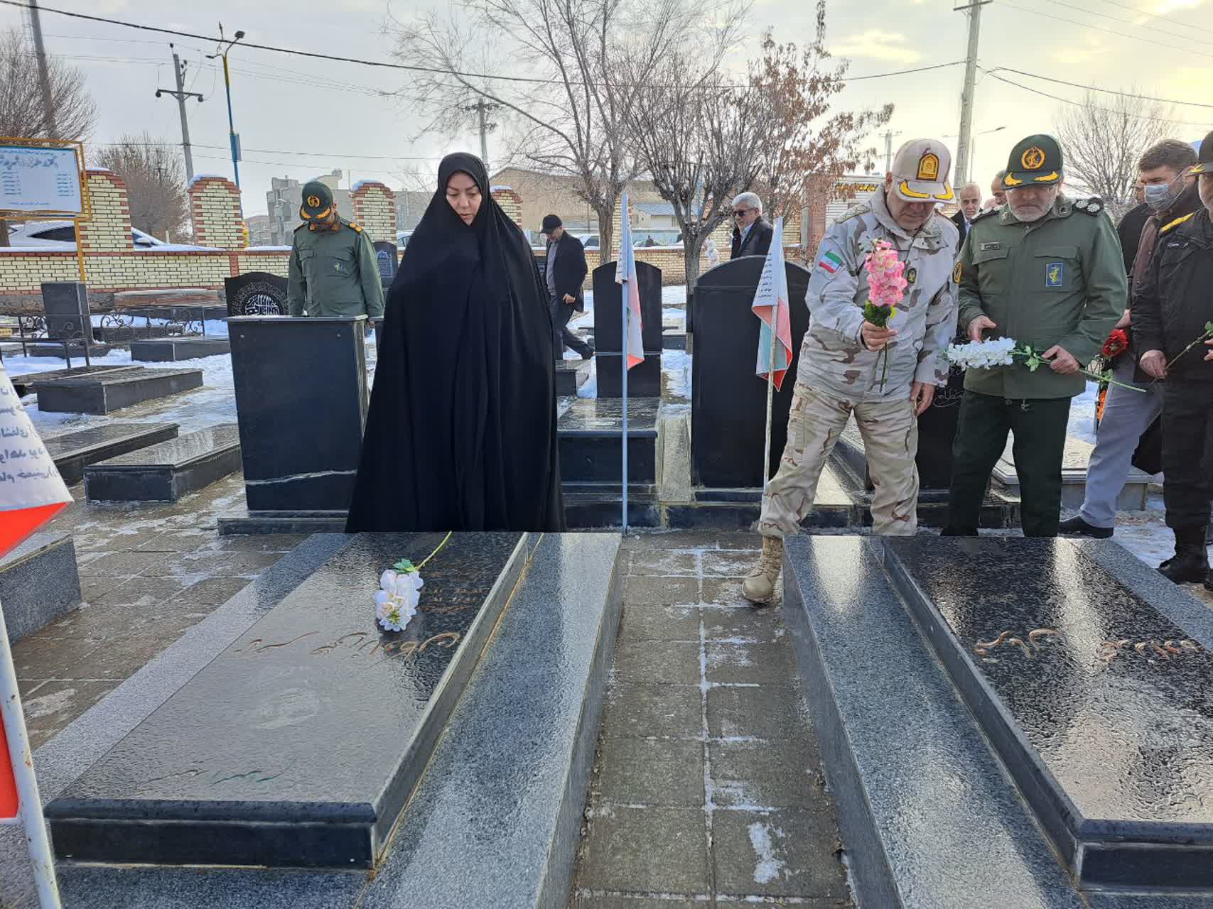 آیین غبارروبی و عطرافشانی مزار شهدای شهر پلدشت برگزار شد