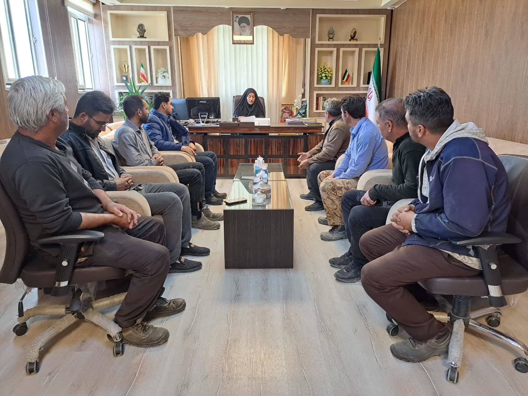 دیدار چهره به چهره رعنا قربانی، فرماندار شهرستان پلدشت با تعدادی از اقشار مختلف مردم