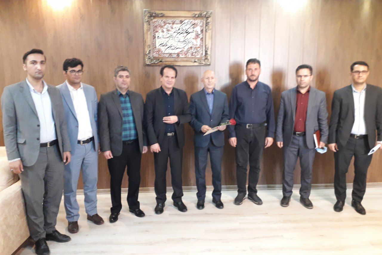 تجلیل از کارگر نمونه ی شهرداری پلدشت
