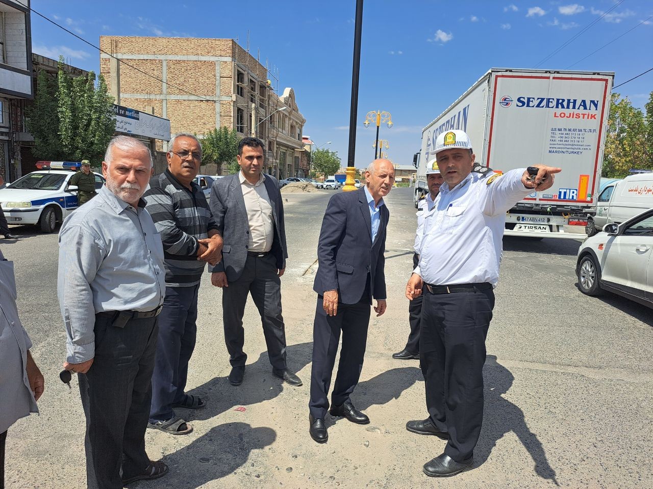 اکبرزاده کهریزی فرماندار پلدشت بهمراه عطارد رئیس راهنمایی و رانندگی شهرستان از بلوار آذربایجان بازدید میدانی انجام دادند