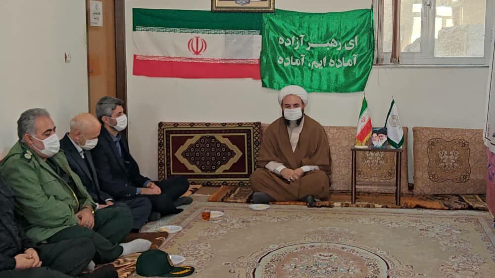 دیدار فرماندار پلدشت و اعضای شورای اداری با امام جمعه شهرستان
