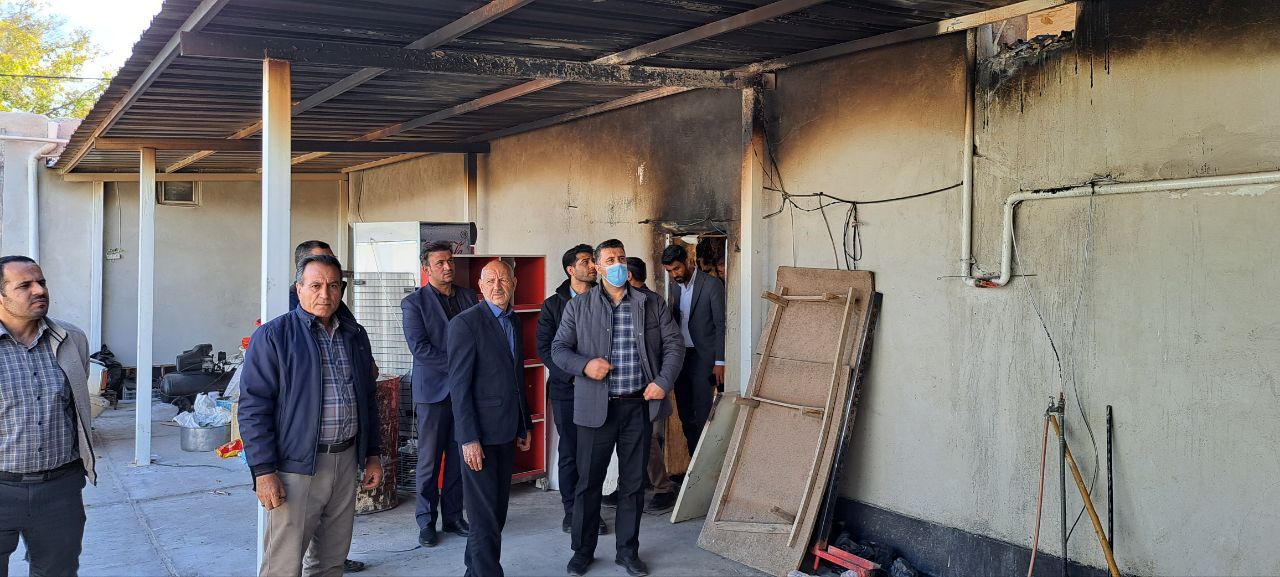 بازدید فرماندار از فروشگاه دچار حریق شده