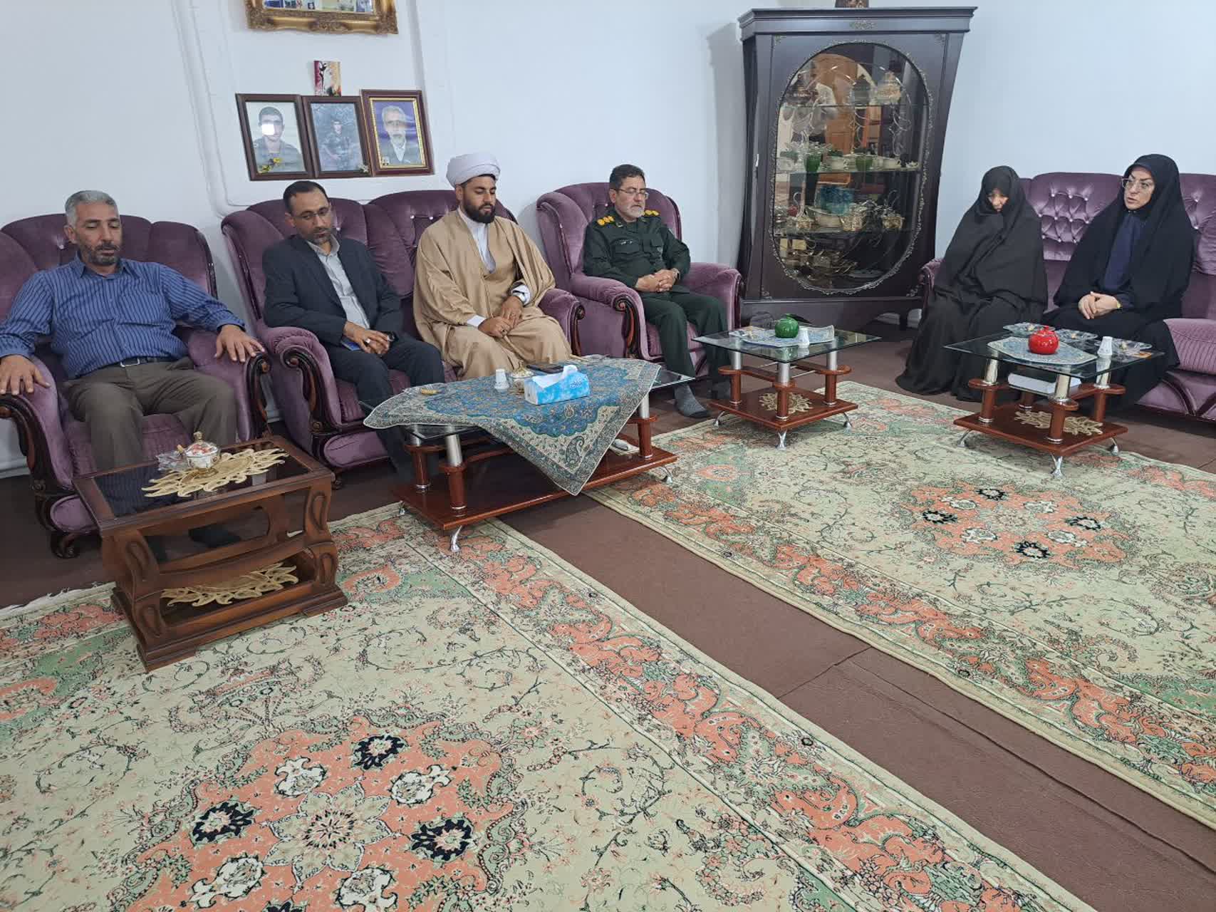 فرماندار پلدشت در دیدار با مادر شهید رامین مسن: شهدا الگوی بی‌بدیل عزت و اقتدار نظام هستند