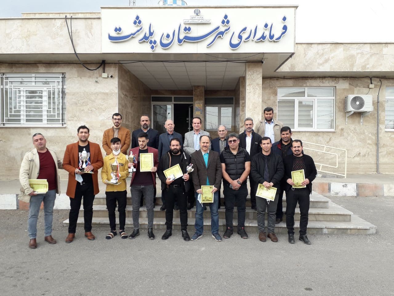 از تیمهای برتر جام دهه مبارک فجر یادواره سردار رشید اسلام حاج قاسم سلیمانی شهرستان پلدشت تجلیل به عمل ِآمد؛