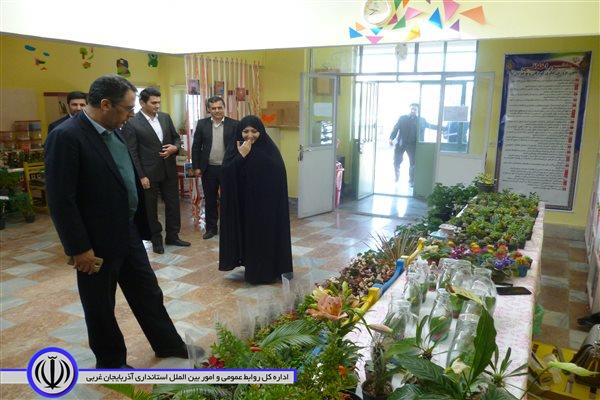 بازدید صفری فرماندار شهرستان پلدشت از نمایشگاه گل وگیاه