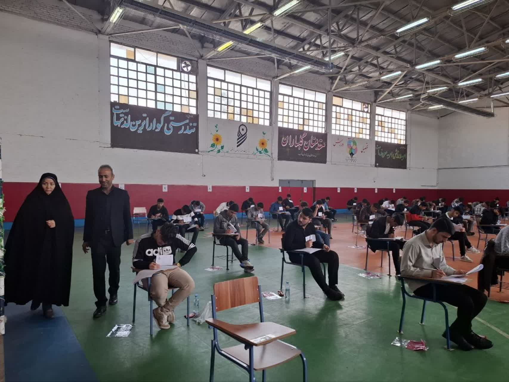 بازدید فرماندار پلدشت از روند برگزاری کنکور 1404