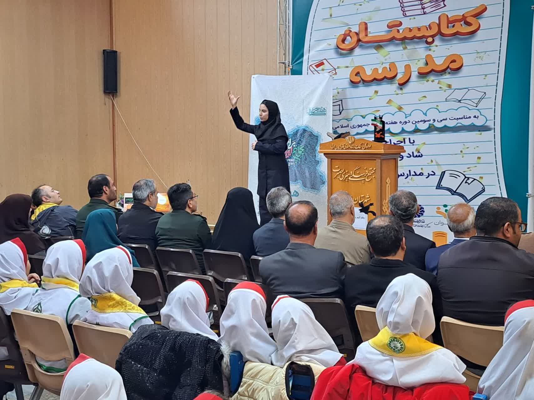 پرداختن به کتاب و قلم از شرافت و جایگاه ویژه‌ای برخوردار است و کسانی که در این مسیر گام برمی‌دارند، دارای جایگاهی ارزشمند در جامعه هستند