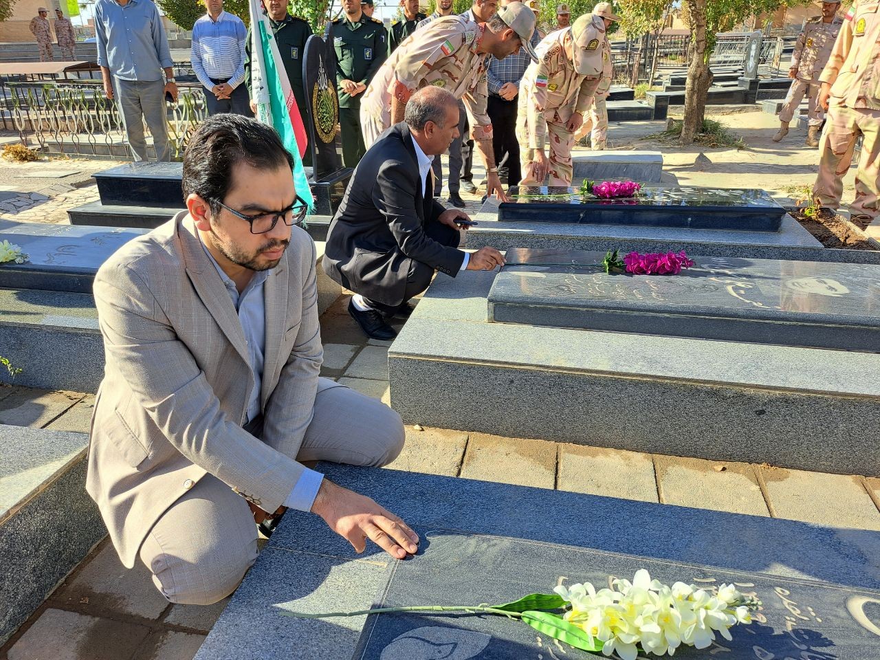 آیین غبارروبی مزار شهدا به مناسبت فرارسیدن سالروز ورود آزادگان سرافراز به میهن اسلامی در پلدشت
