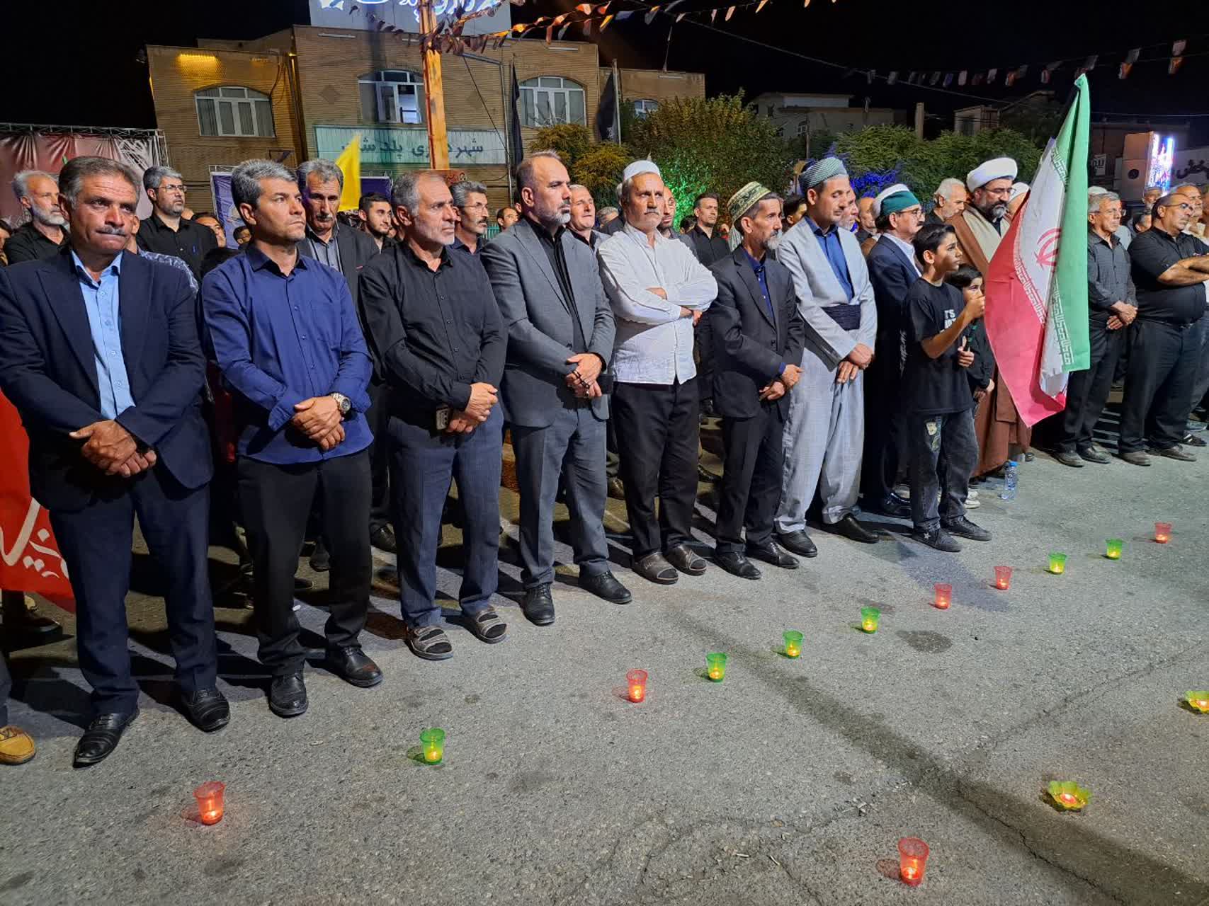 مراسم شام غریبان رهبر شهید انقلاب در پلدشت برگزار شد / تجلیل از دانشآموزان هنرمند و توزیع غذای گرم