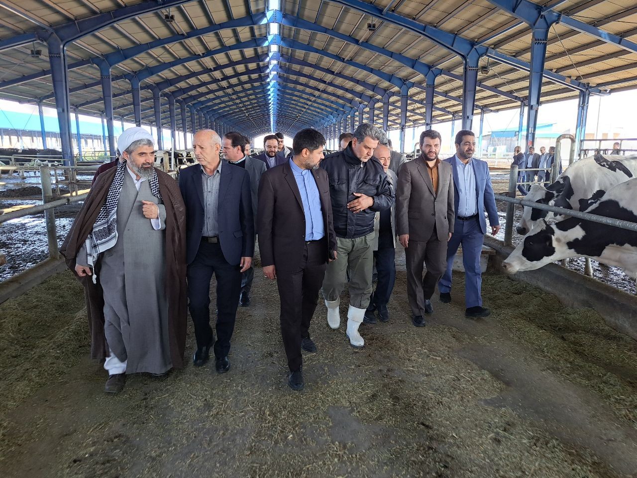 گزارش تصویری / بازدید مشاور رییس جمهور و دبیر شورای عالی مناطق آزاد و ویژه اقتصادی از مجتمع کشت و صنعت و دامپروری ارس دام آرشام پلدشت