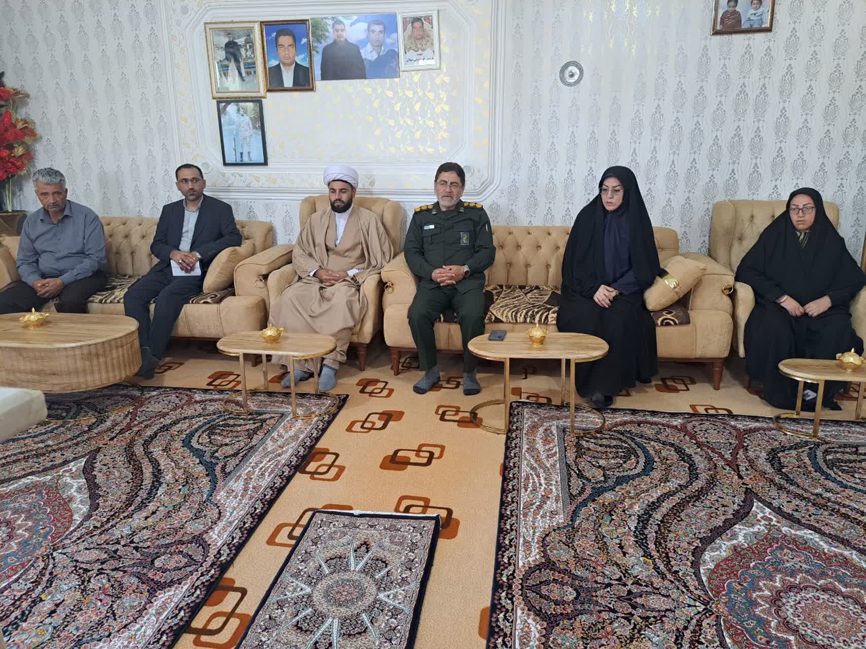 تجلیل مسئولان پلدشت از ایثارگری خانواده شهید والامقام «فردین قوردوئی میلان» در هفته دفاع مقدس