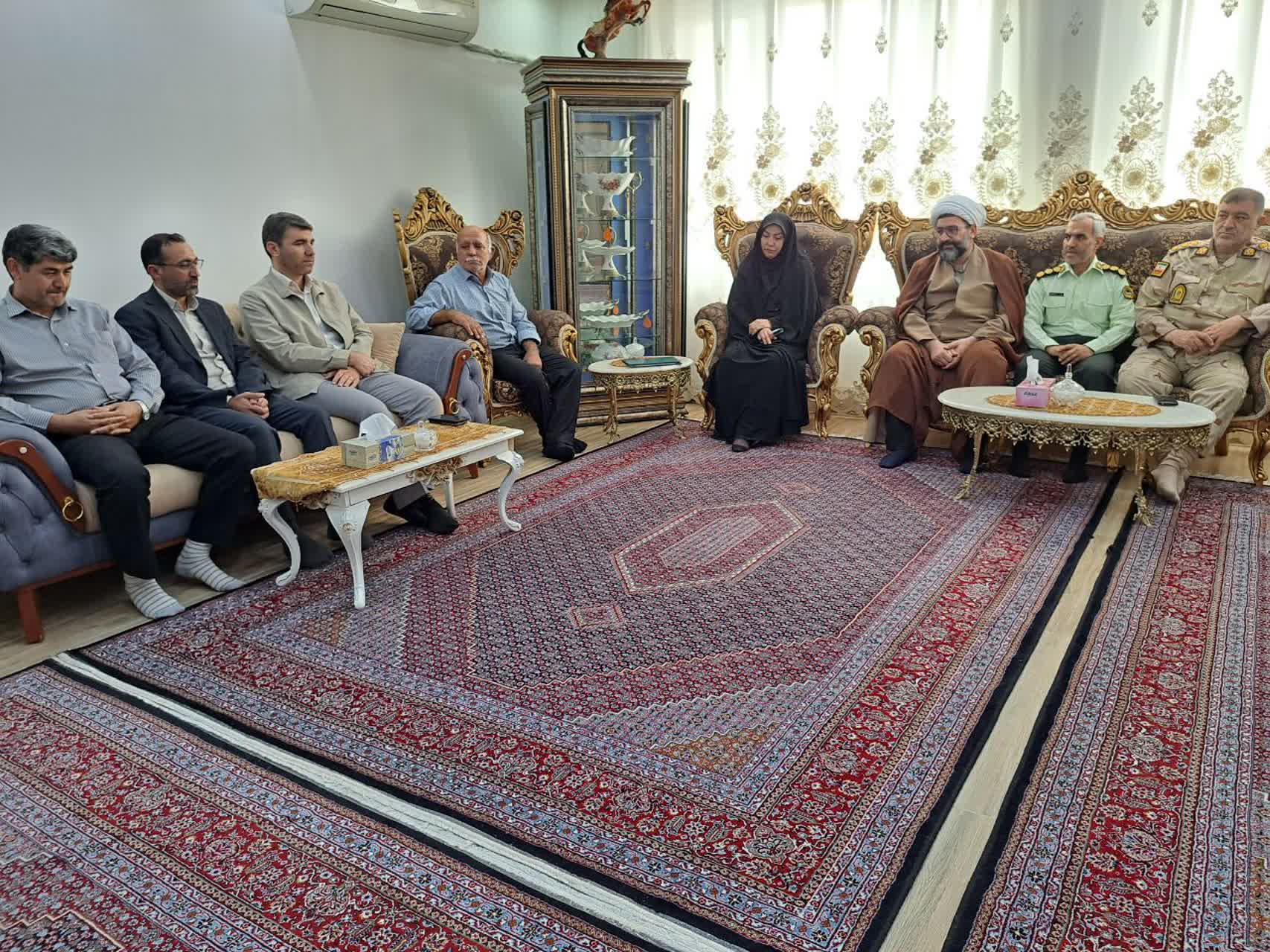 دیدار فرماندار پلدشت با خانواده شهید والامقام «نیما رحیمی» در هفته فراجا