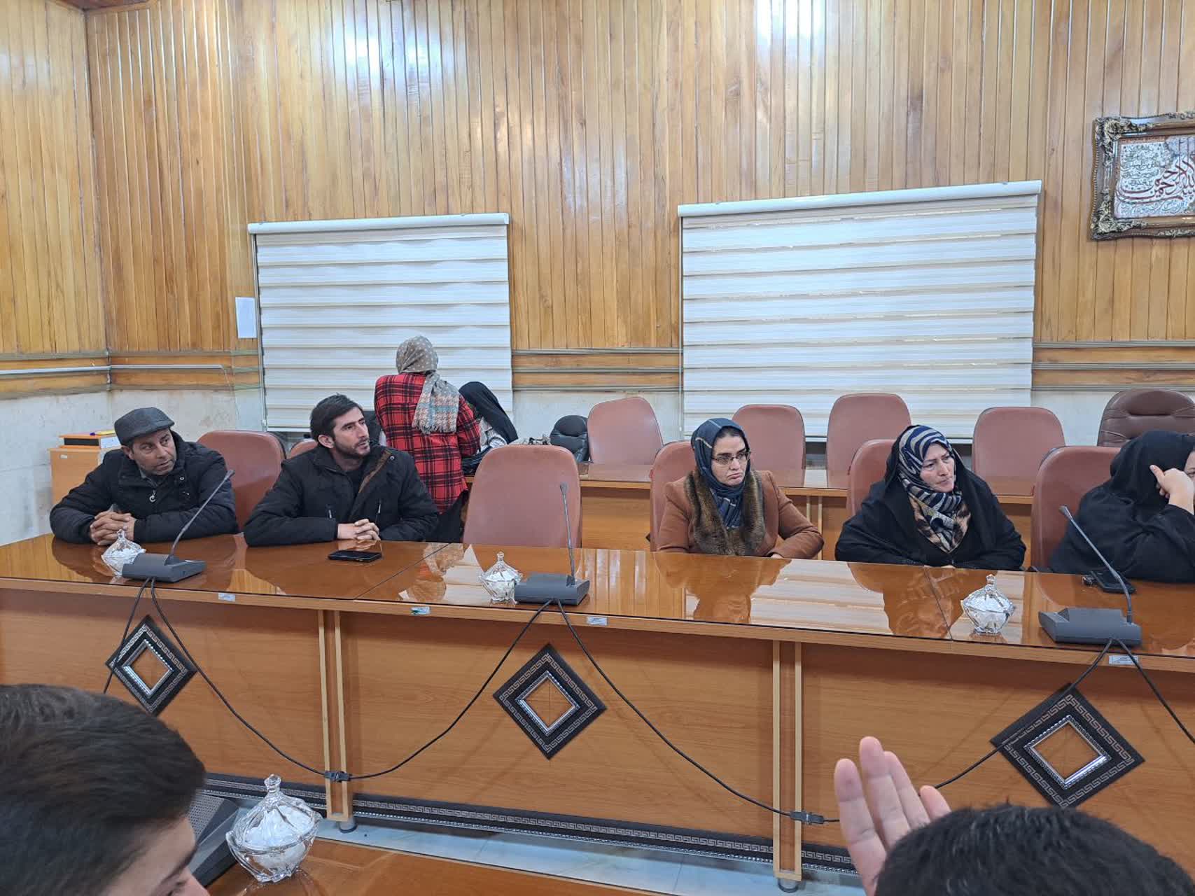 برگزاری میز خدمت با حضور فرماندارشهرستان و مدیر کل بنیاد مسکن انقلاب اسلامی استان آذربایجان غربی