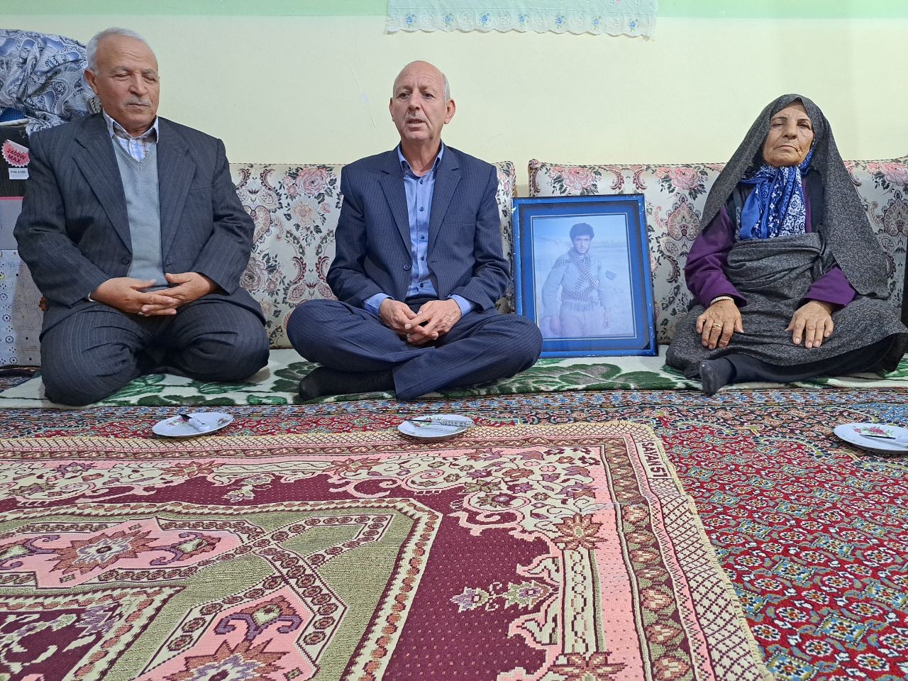 دیدار فرماندار شهرستان پلدشت با خانواده معزز شهید علی زالی