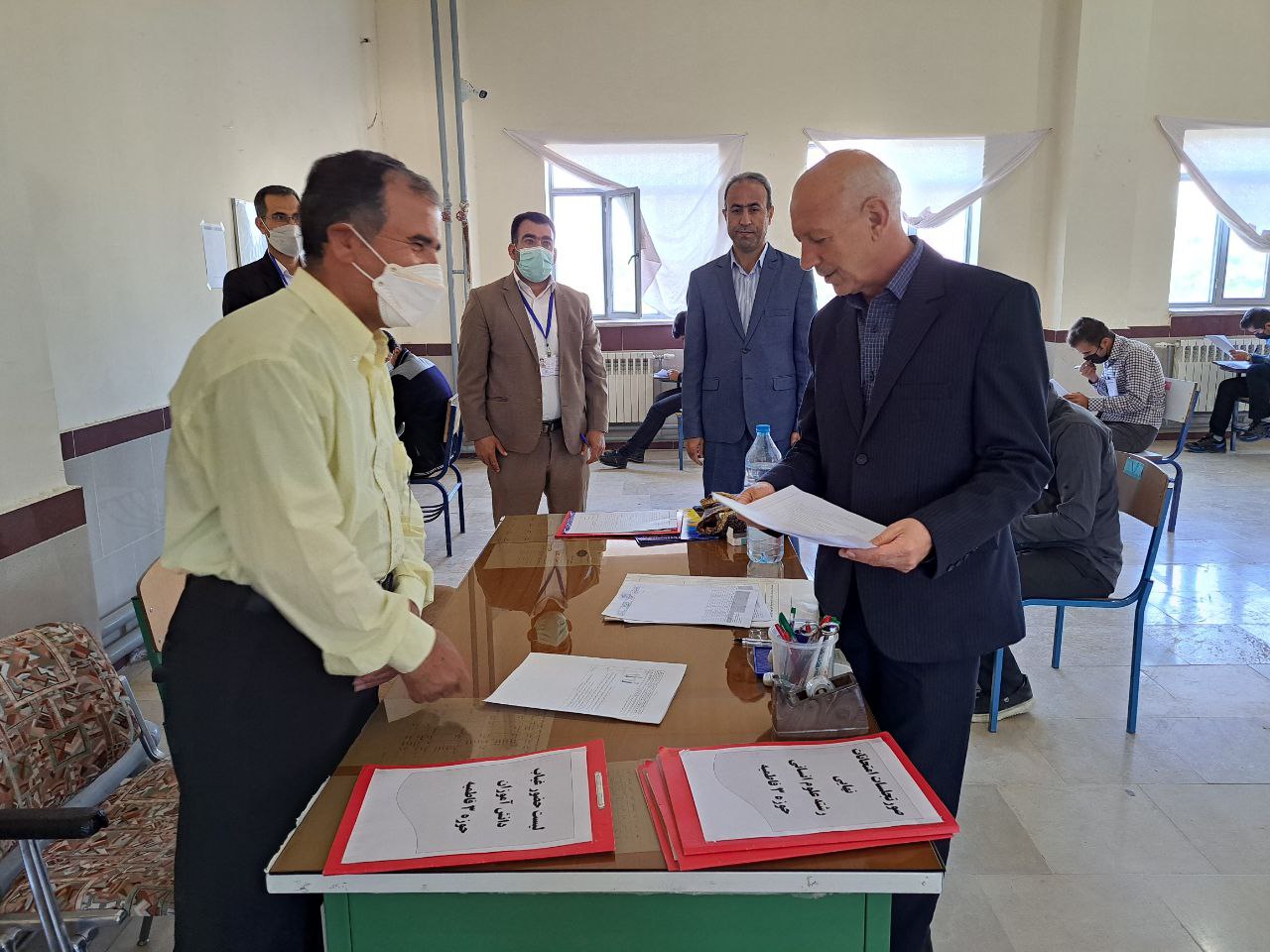 بازدید فرماندار شهرستان از حوزه امتحانات نهایی پایه دوازدهم شهر نازک علیاء