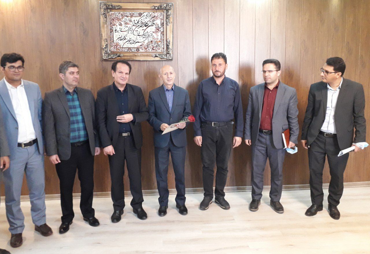 تجلیل از کارگر نمونه ی شهرداری پلدشت