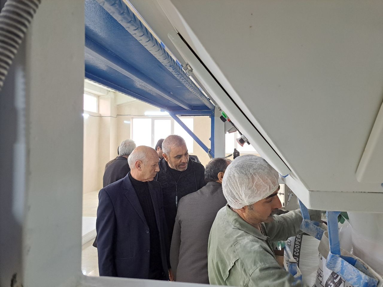 بازدید فرماندار پلدشت از کارخانه آرد سازی تعاونی 13