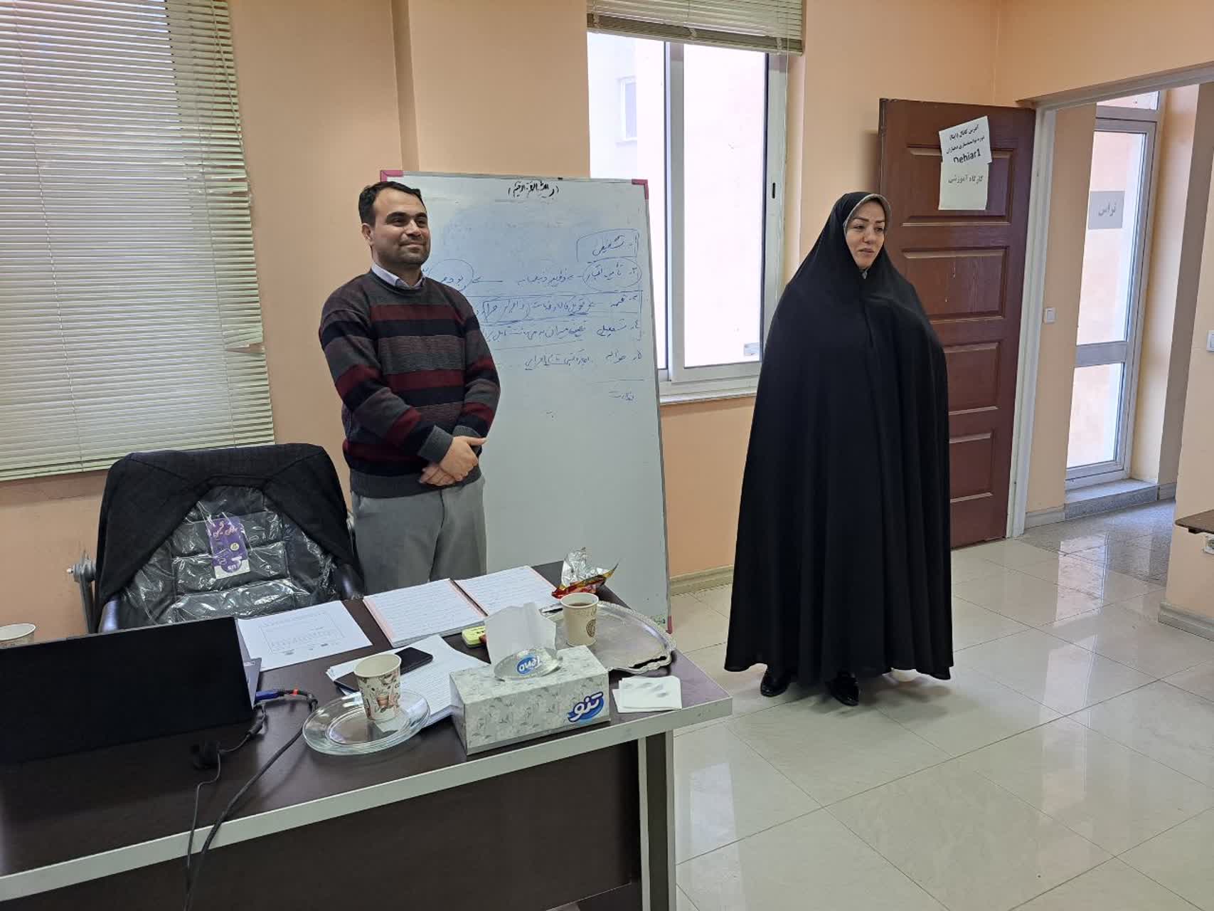 دهیاران با تسلط بر قوانین و شناسایی دقیق فرصت‌های سرمایه‌گذاری در هر روستا، می‌توانند نقش مؤثری در جذب و هدایت سرمایه‌گذاران برای مشارکت در پروژه‌های توسعۀ روستای خود ایفا نمایند