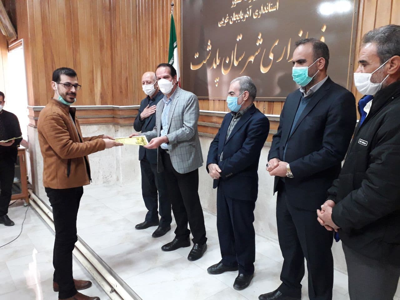 از تیمهای برتر جام دهه مبارک فجر یادواره سردار رشید اسلام حاج قاسم سلیمانی شهرستان پلدشت تجلیل به عمل ِآمد؛