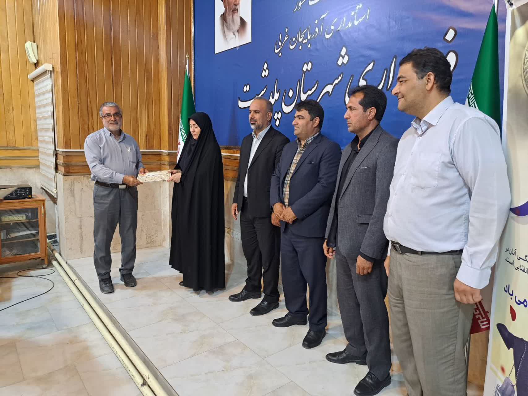 نشست صمیمی فرماندار پلدشت با خبرنگاران و فعالان رسانه ای به مناسبت روز خبرنگار