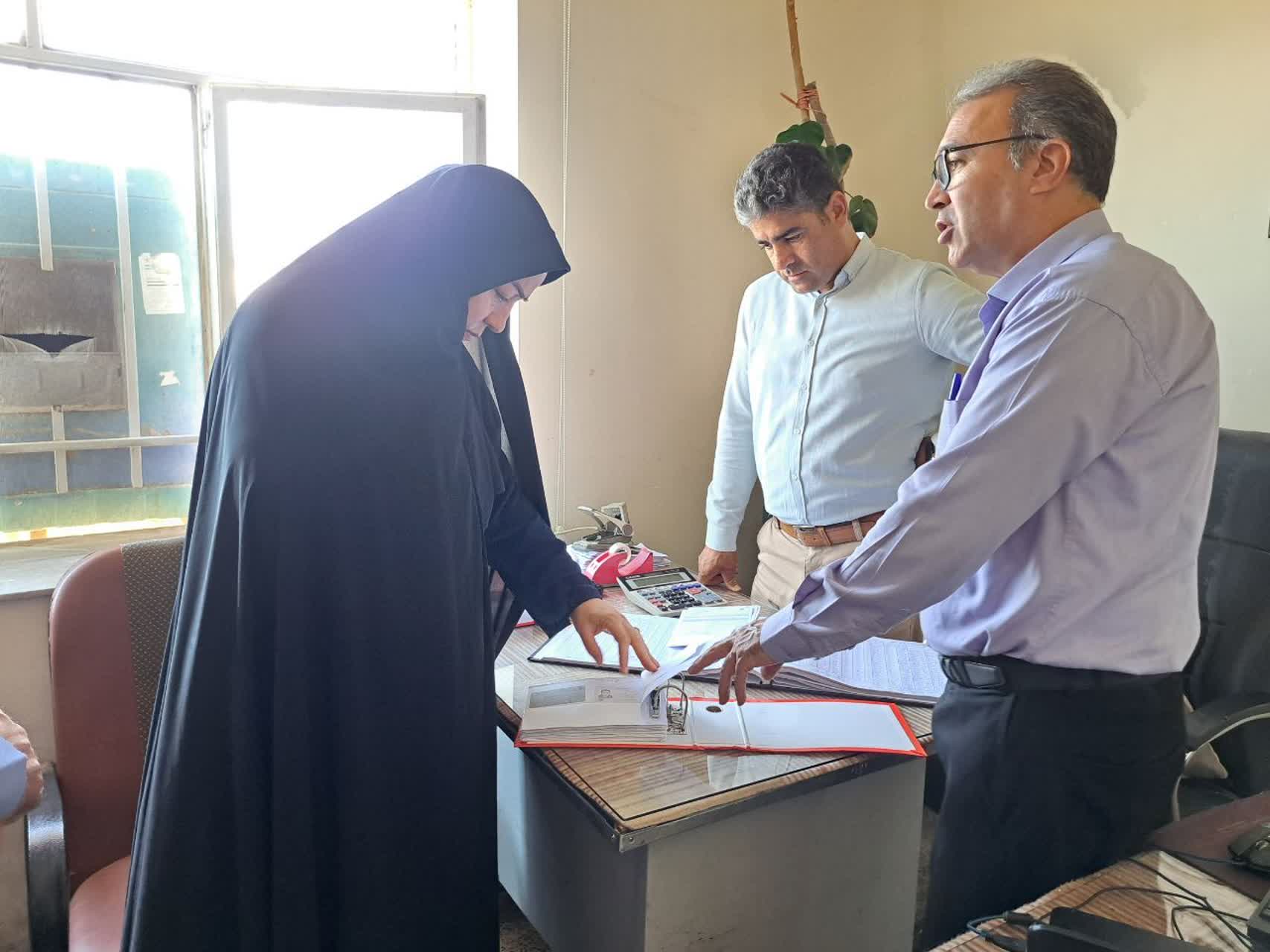 بازدید فرماندار از مرکز خرید گندم شرکت تعاونی روستایی ایثارگران آراز 2 در روستای شهرک ارس