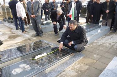 غبار روبی مزار شهدا