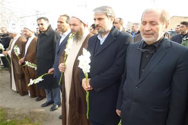 غبار روبی مزار شهدا